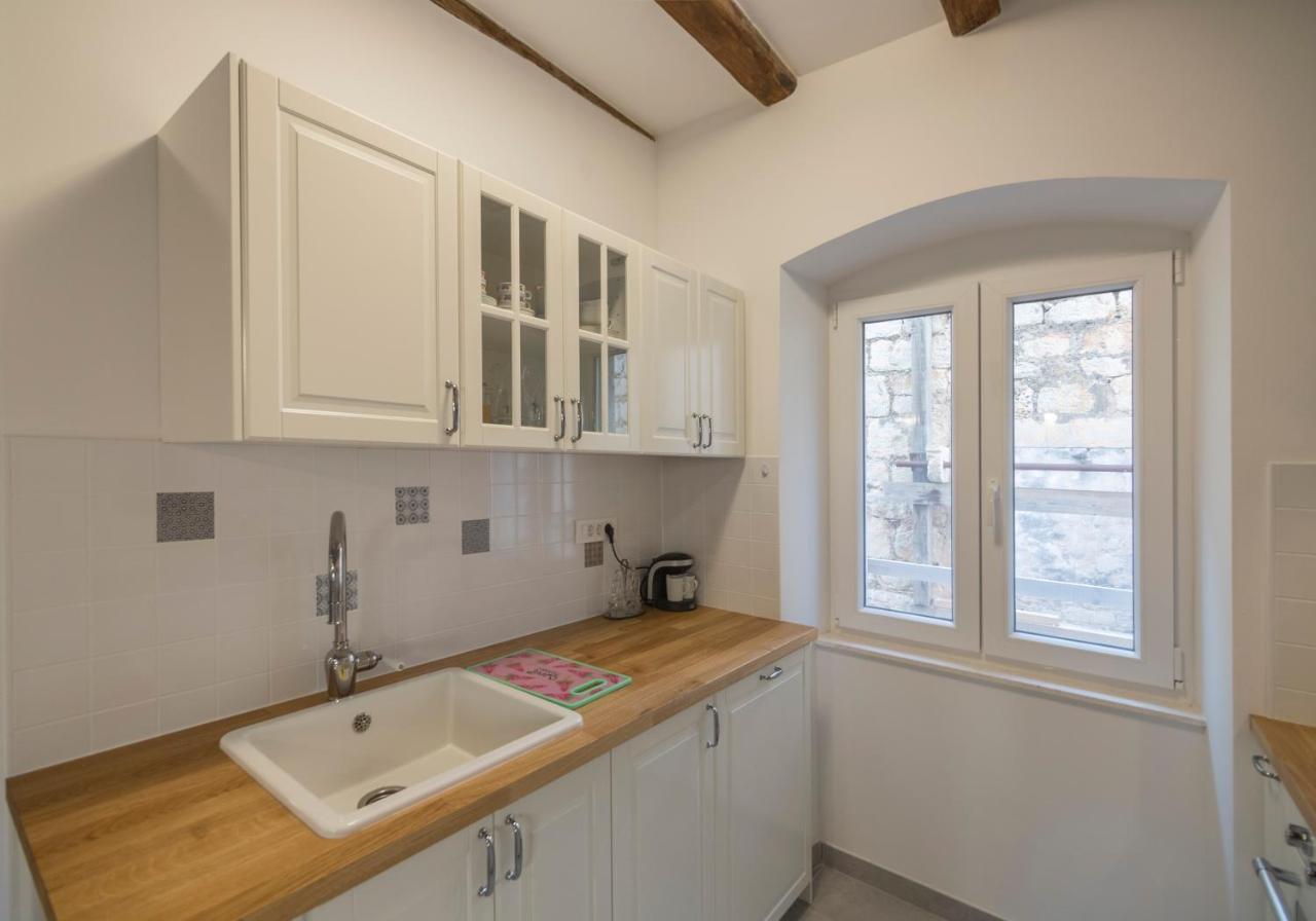 Apartments Bepi Komiza Exterior photo