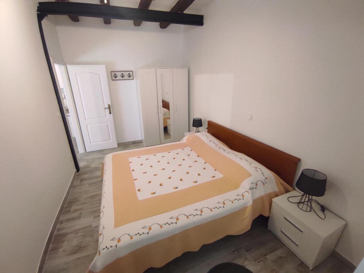 Apartments Bepi Komiza Exterior photo