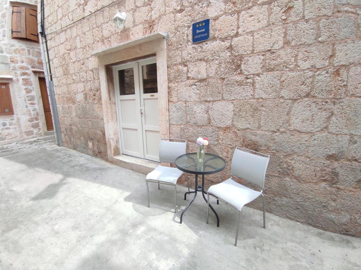 Apartments Bepi Komiza Exterior photo