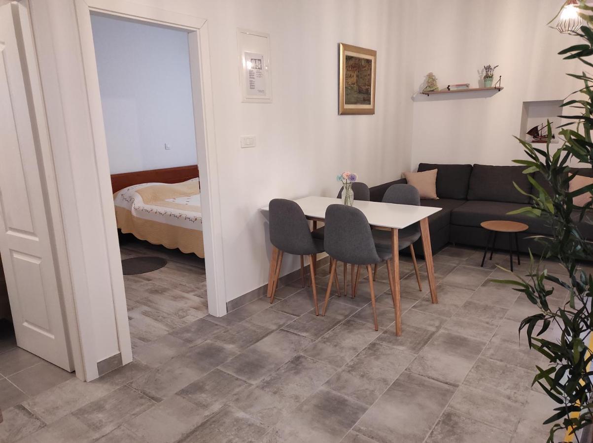 Apartments Bepi Komiza Exterior photo