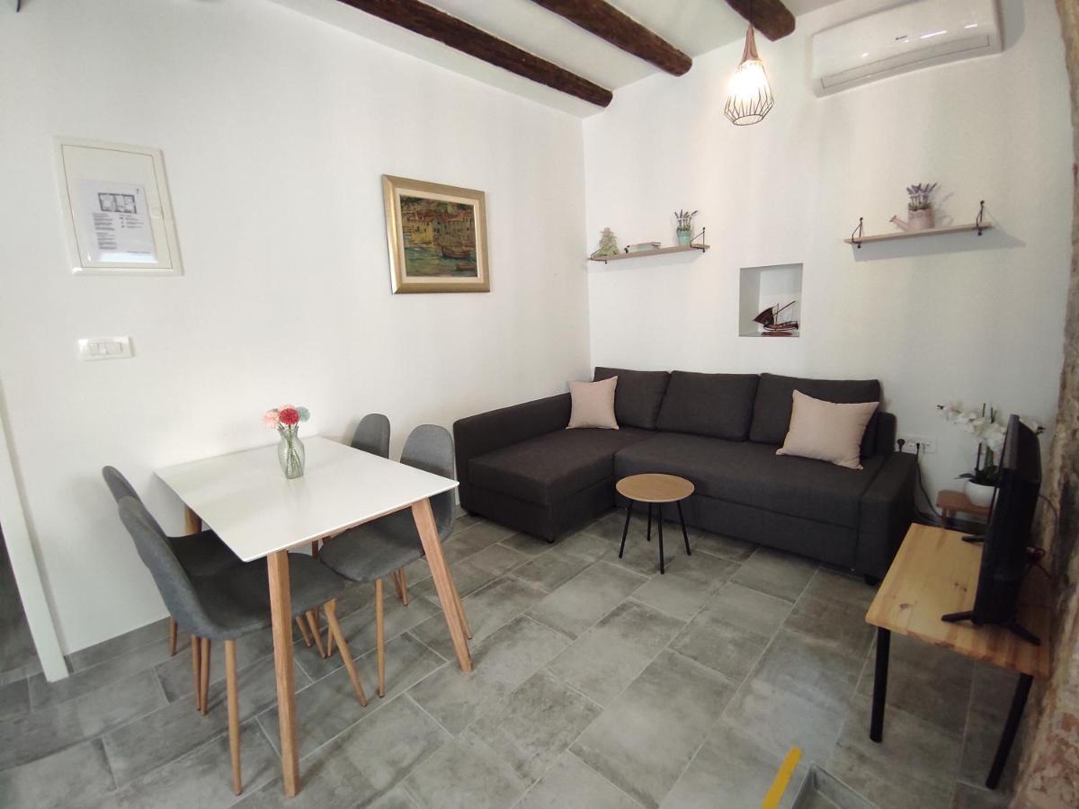 Apartments Bepi Komiza Exterior photo